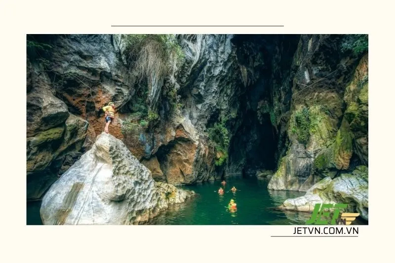 Cách Di Chuyển Đến Hang Rục Mòn